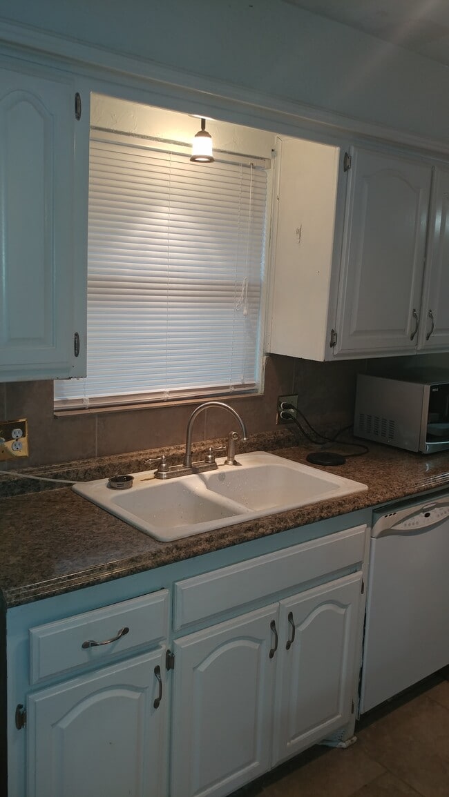 Photo - 3010 NE Kingsbriar Dr