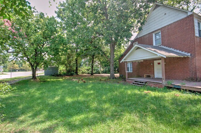 Photo - 130 Tryon St