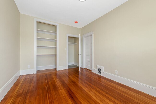 Photo - 3Br/1Bth in GREAT location in Brighton's Oak Sq.! Shops, restaurants. Laundry IN UNIT!