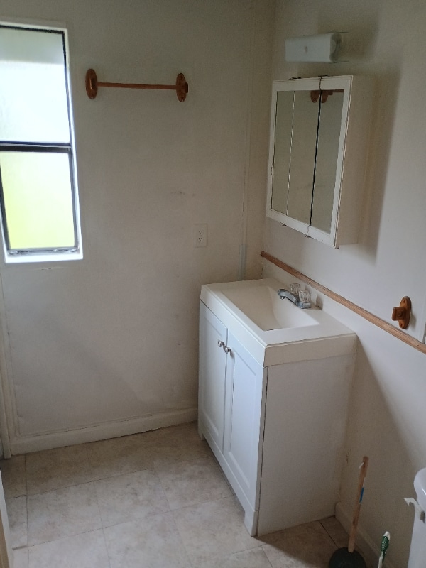 Photo - 124 Laurence