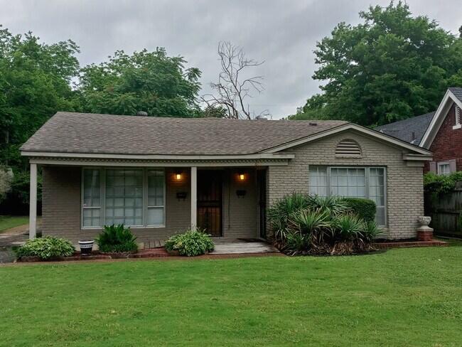 Photo - 687 Dickinson St