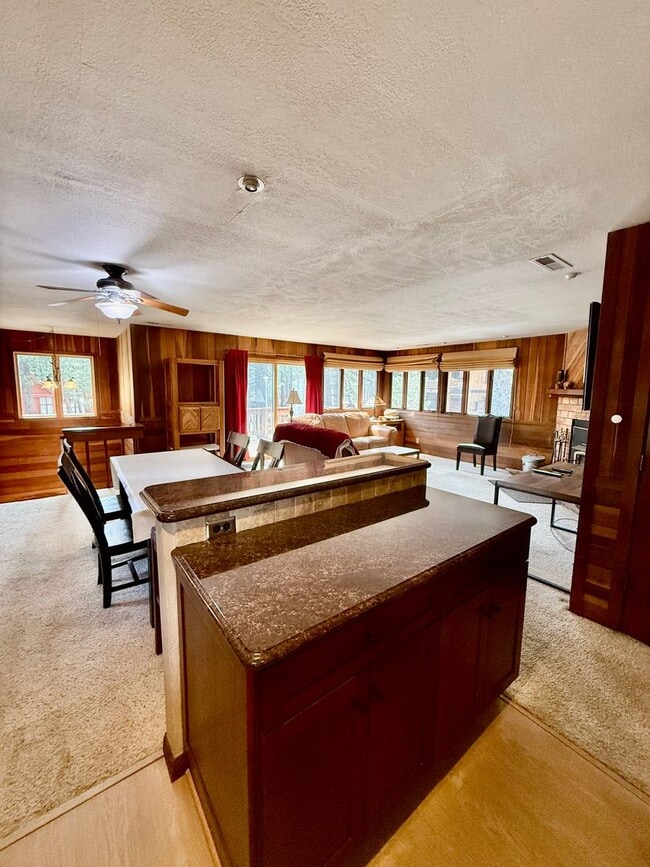 Building Photo - Furnished 3BD/2BA Near Eagle Lodge | Sunny Deck | Wood-Burning Fireplace | Garage