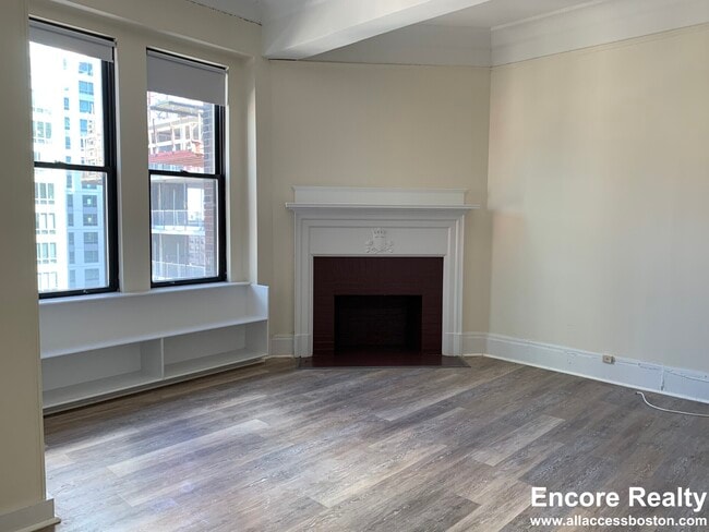 Building Photo - 62 Boylston St Unit 917
