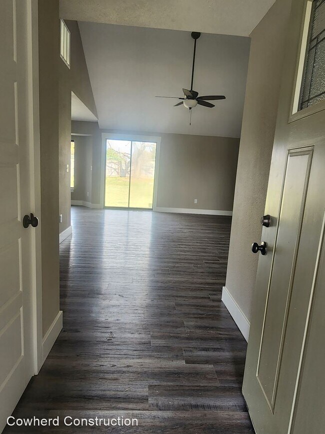 3 br, 2 bath House 2443 W Rockwood Rental House Rental in