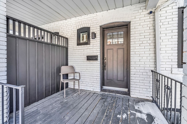 Photo - 15 Avion Ave