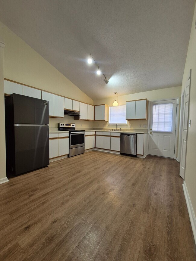 1811 Summerhaven Dr