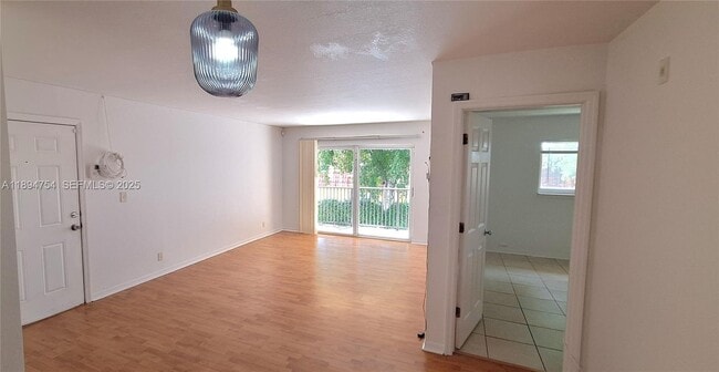 Building Photo - 2822 NW 55th Ave Unit 2B