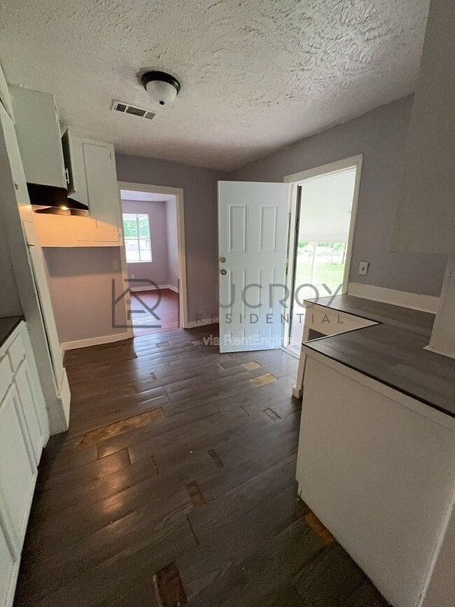 Photo - 2829 Comfort St