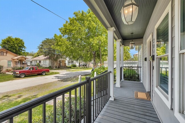 Photo - 304 Vincent St