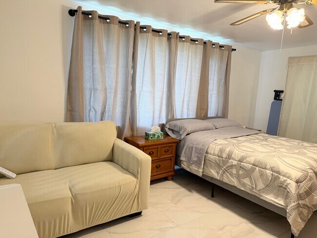 Photo - 5121 Dove Dr Unidad Studio rental