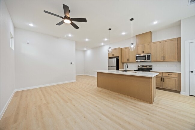 Photo - 8110 Brandon St