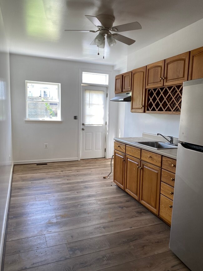 Kitchen - 705 Bunnecke Ave