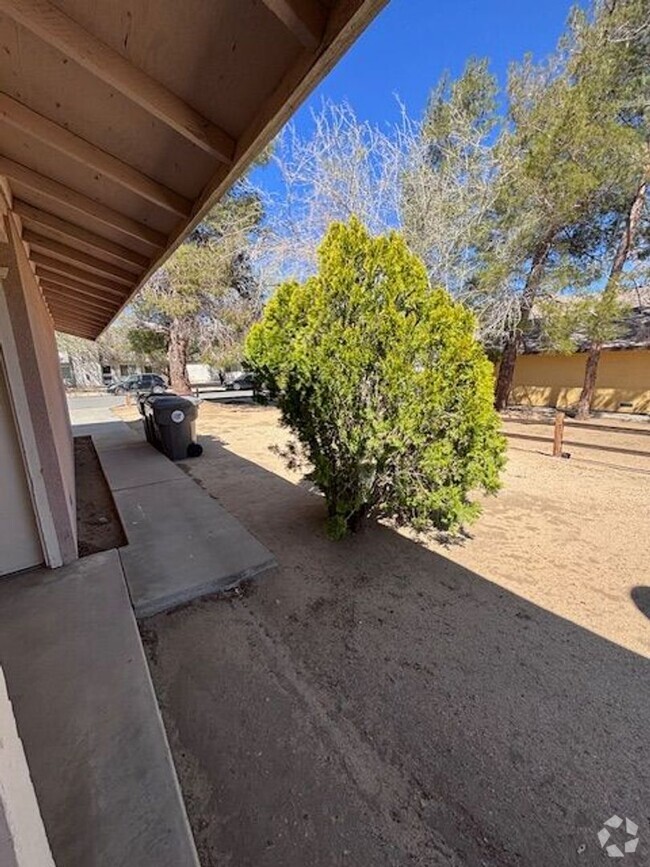 Building Photo - AVAILABLE NOW Rental