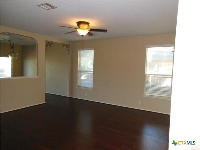 Photo - 505 Starling Creek