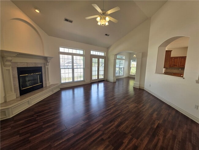 Photo - 302 Cross Creek Dr