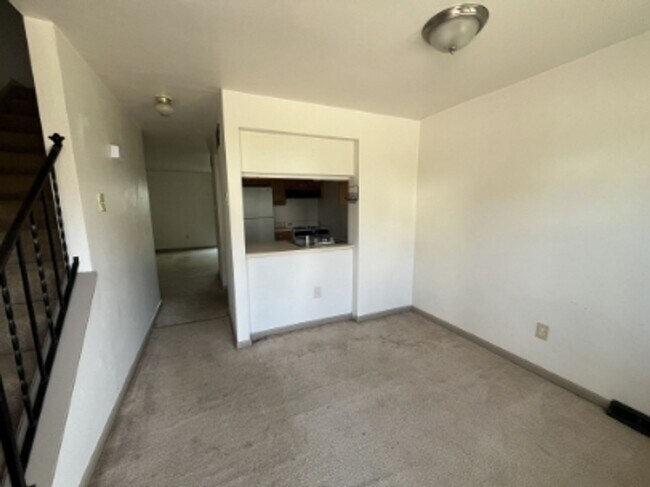 Photo - 339 Dersam St