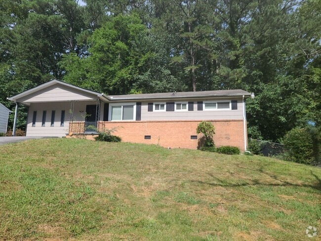 Building Photo - 4 Bedroom 2 Bath Move In Ready! Rental