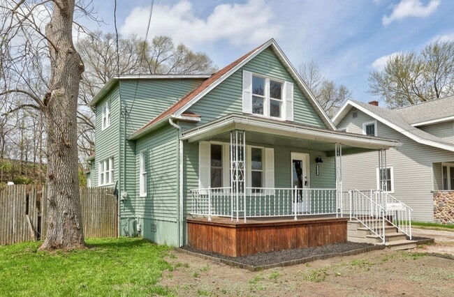 Building Photo - Spacious 4 Bed / 1 Bath Home in Carrollton Township!