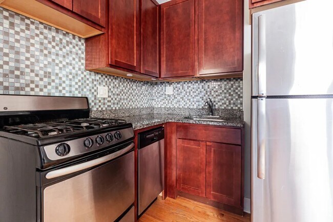 3720-3725 N Pine Grove Ave Unit 3720.5 North Pine Grove