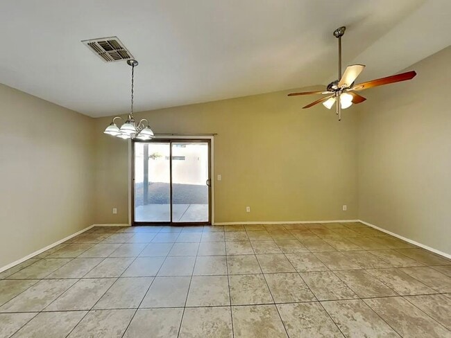 Photo - 6030 W Illini St