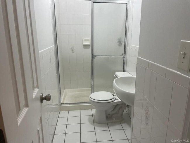 Photo - 69-03 Bayfield Ave