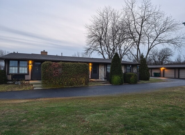 Building Photo - 27035 Oakmead Dr Unit 1