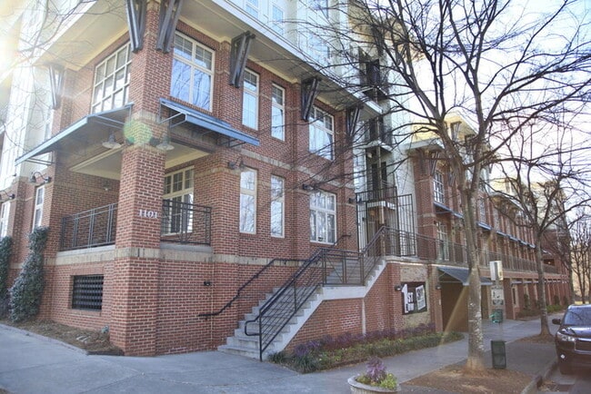 Building Photo - Charming 2 Bedroom/2 Bath condo close to uptown