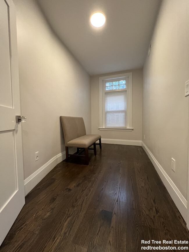 7 Strathmore Rd Unit 1