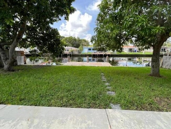 Photo - 2710 Thomas St