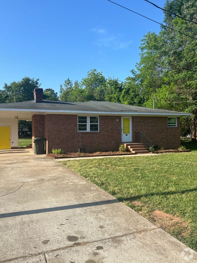 Building Photo - 3 Bedroom 1 bathroom Renovated! 5 minutes ... Rental
