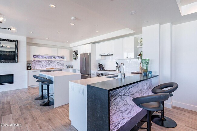 Photo - 4422 N 75th St Unit 5011