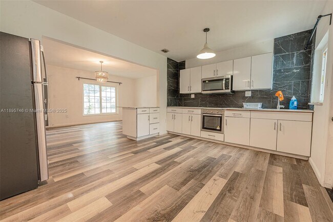 Photo - 12426 NW 8th Ave Unidad A