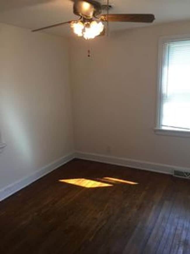 Photo - 2210 Shirleydale Ave