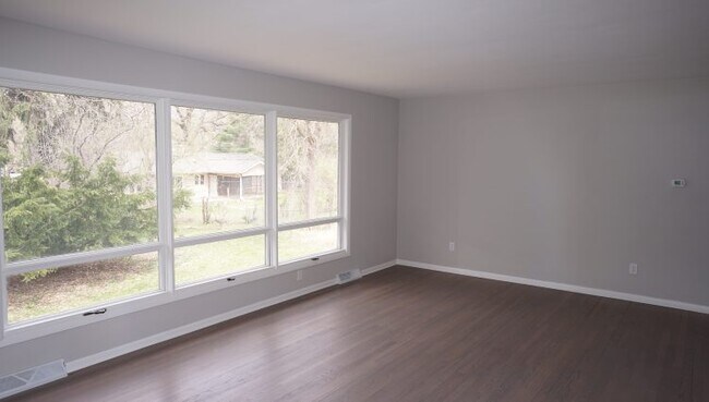 Photo - 222 S Whitney Way