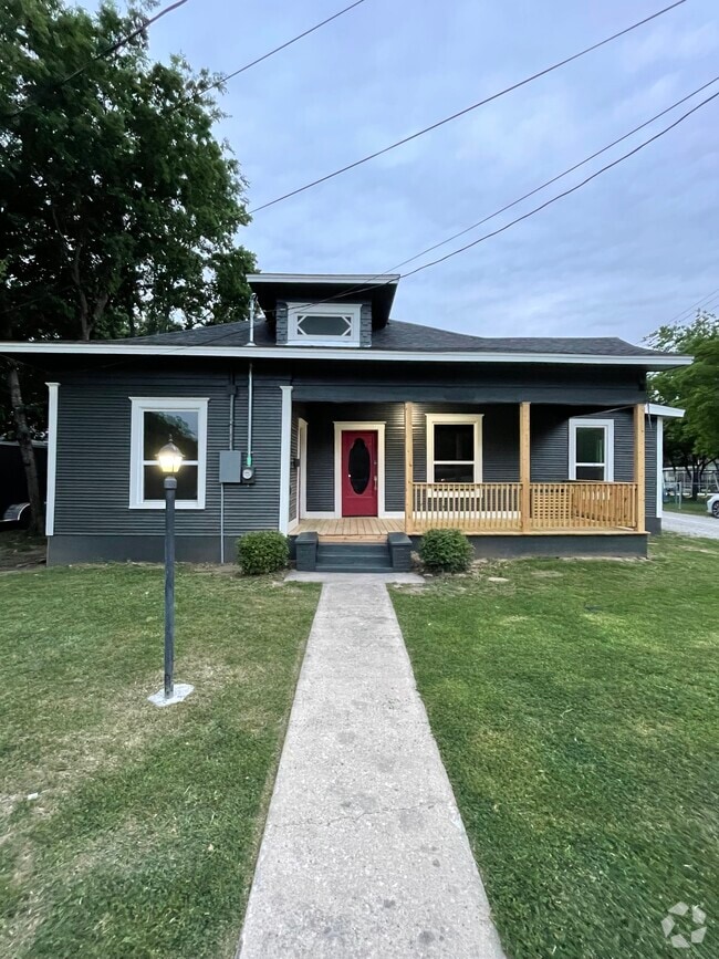 Building Photo - 1005 Ave I Rental