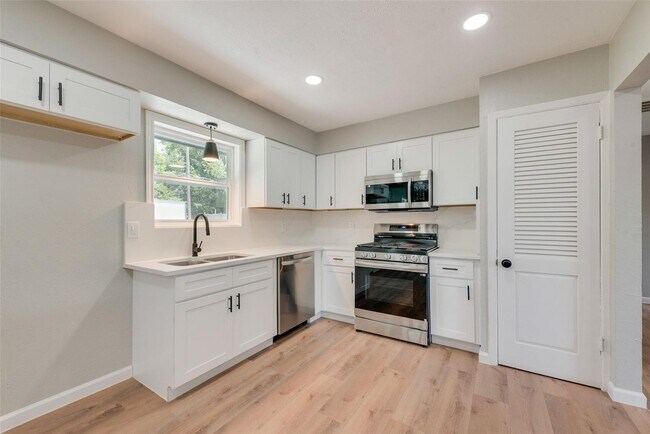 Photo - 1650 Bending Oaks Trail