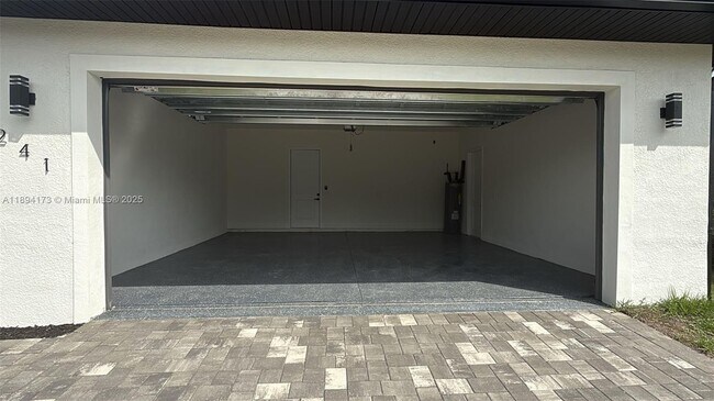 Photo - 241 Pembroke Dr