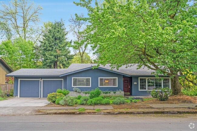 Building Photo - Spacious, well-cared for 4-bdrm/3-bath spl... Rental