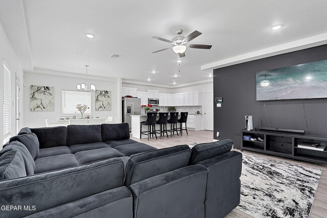 Photo - 12816 Linstead Ave