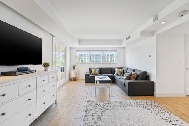 1881 Washington Ave Unit 5H