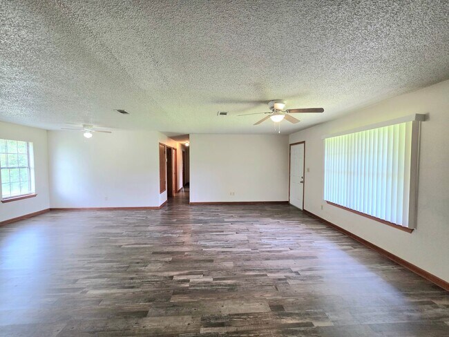 Photo - 733 Neal Rd