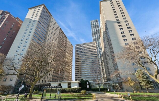 Building Photo - 3950 N Lake Shore Dr Unit 2015