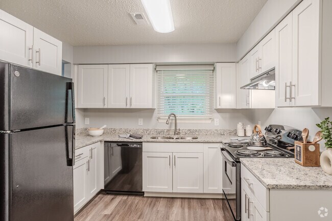2BR, 1BA - 880SF - Kitchen