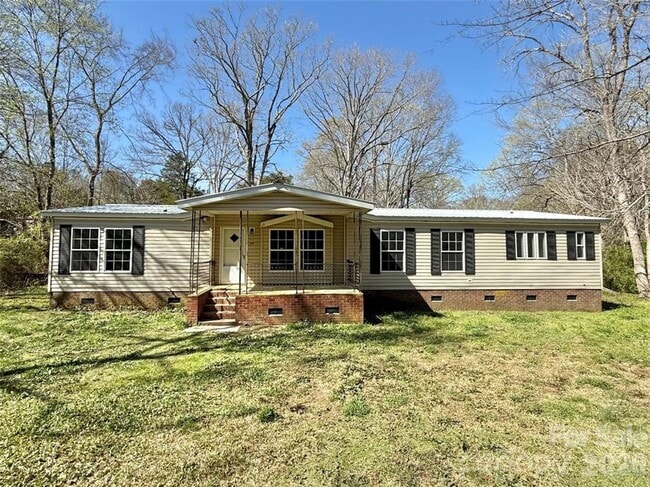 Building Photo - 4 Bedroom/2 Bath Home for Rent