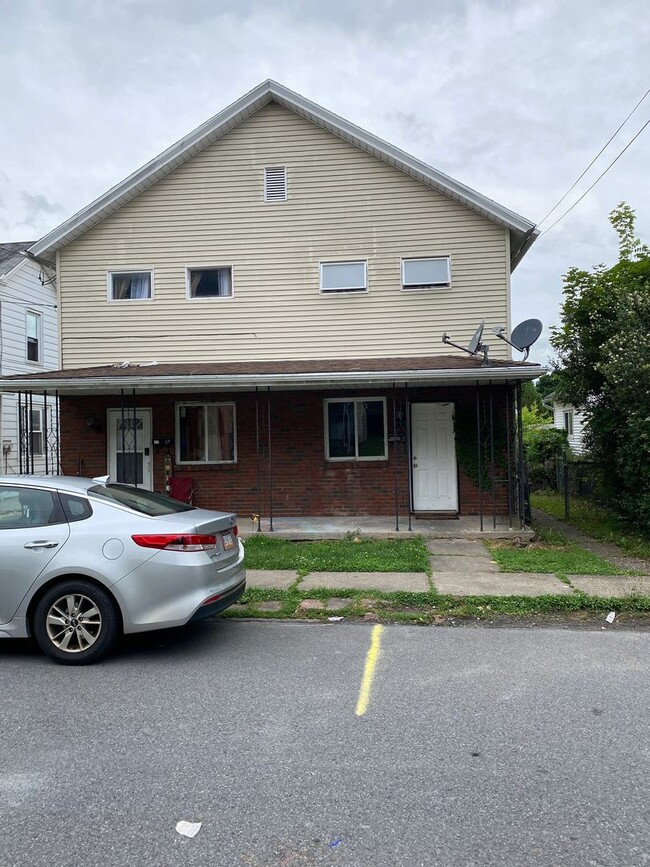Building Photo - 2013-2015 Margaret Ave Unit 2015 Margaret Ave