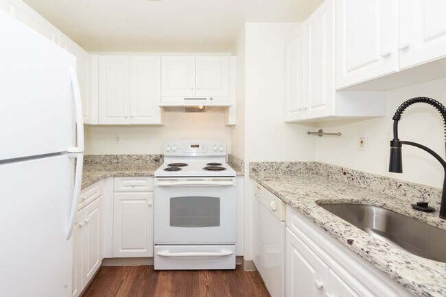 Photo - Lakewood Apartments