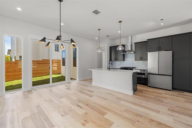 Photo - 6305 Friendswood Dr