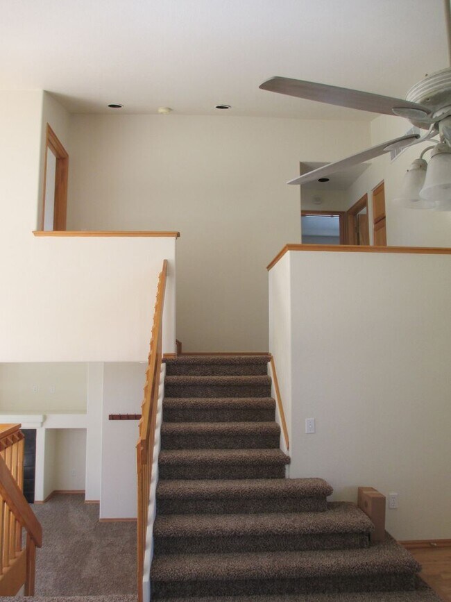 Photo - Long Realty & Property Management - 3 Bedroom Parker home with all new flooring (8/26)
