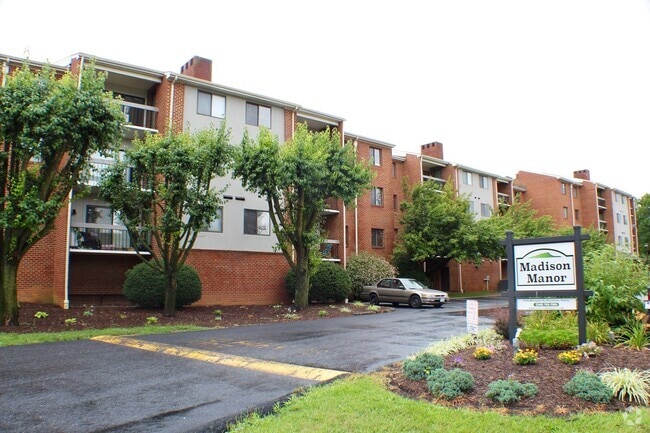 Building Photo - 1018 Blue Ridge Dr Rental