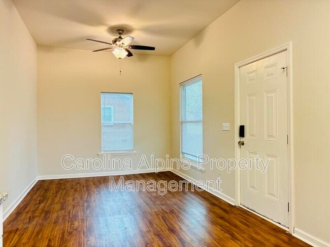 Photo - 506 Clegg St